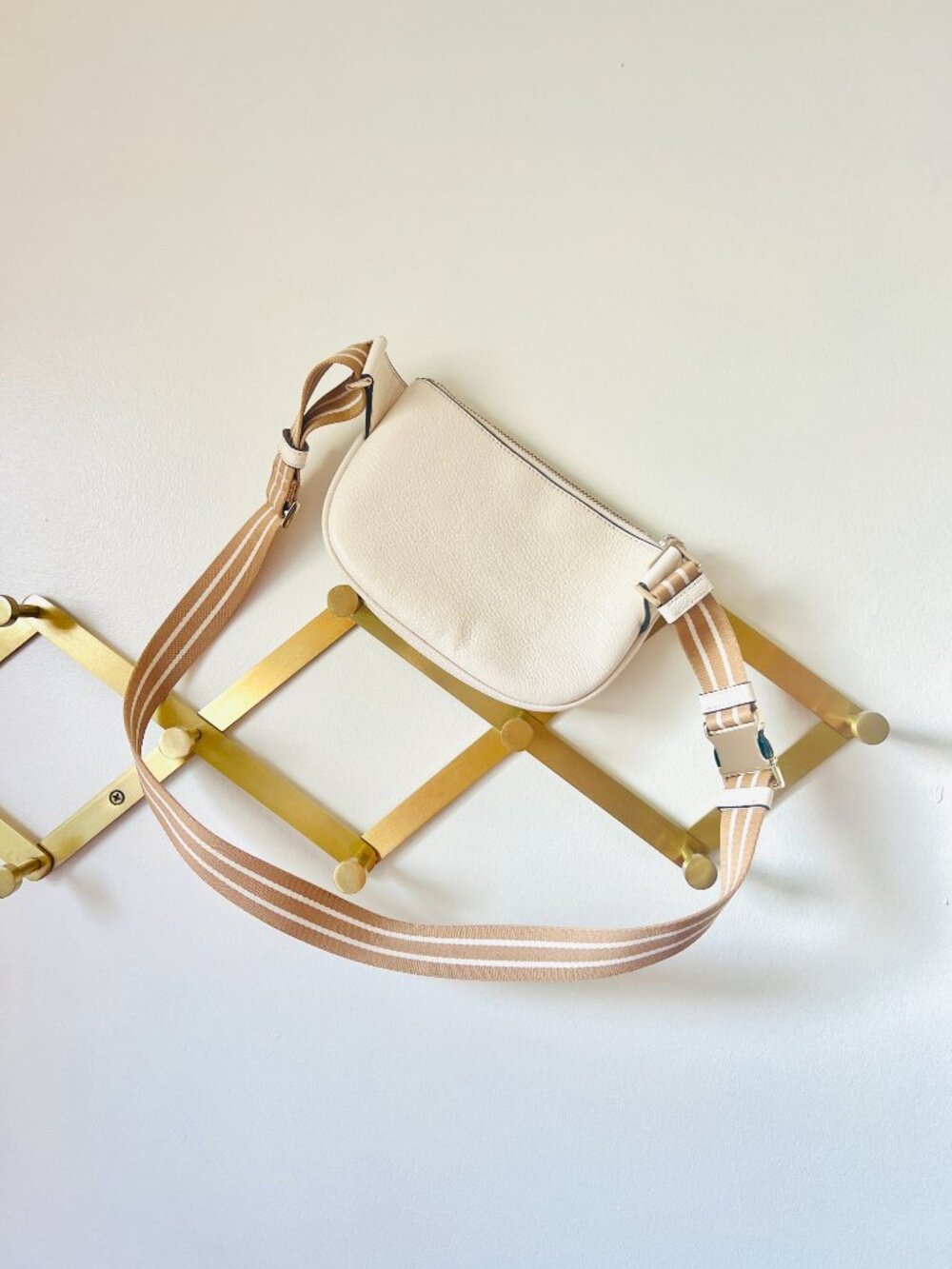 ♠️ Kate Spade Rosie Pebbled Leather Belt Bag, Parchment White ♠️ - Picture 2 of 8